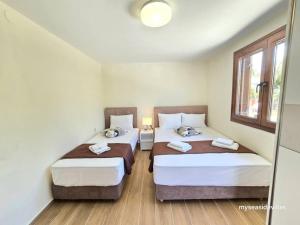 Summertime Villa just 90meters from the sea!