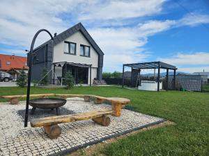 Domek na wyłączność ,bania z jacuzzi. Pobyt góry, jezioro, las.