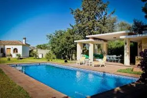 Casa 1 dormitorio con piscina privada y jardin - Bornos