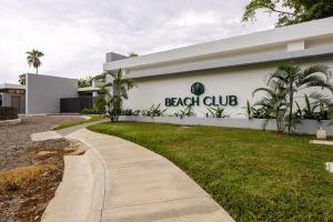 Ocean View steps to the beach