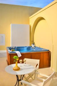 Superior One-Bedroom Suite with Hot Tub