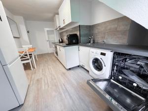 Self-Check-In Aprtmnt with beautiful, big kitchen, nice bed