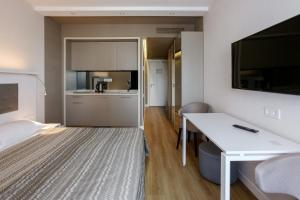 Courtyard Seaside Apartment