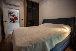 Golden flower apartments