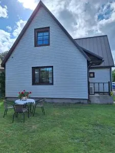 Majutus rahulikus piirkonnas kesklinna ja mere läheduses - Abruka