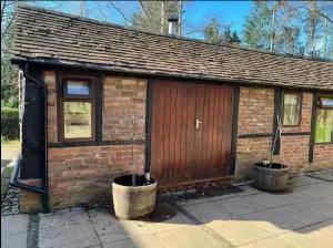 Cottage in Jacobean Farmhouse grounds - Coreley