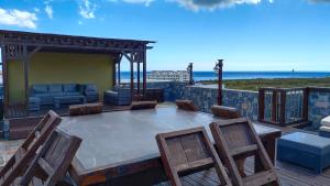 Deluxe Ocean View Penthouse with private Roof Deck - 4hvězdičkové hotely ve městě Flic-en-Flac