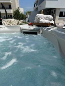 Luxury apartment Black Pearl Beluga with private Pool and Jacuzzi