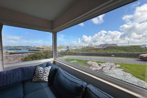 PEDWAR GWYNT-4 BED-SEA FRONT BUNGALOW-RAVENSPOINT ROAD
