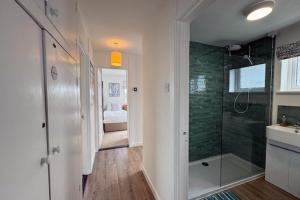 PEDWAR GWYNT-4 BED-SEA FRONT BUNGALOW-RAVENSPOINT ROAD