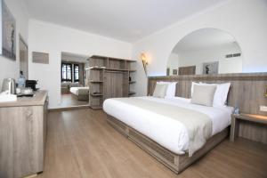 555 Hotel Clubbing Adults Only