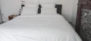 Chambre R0 avec salle de bain partagée près de l'hôpital de la Citadelle à Liège - Rocourt