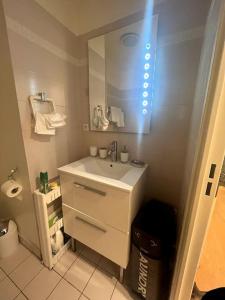 Appartements WonderSuite appartement - centre ville avec parking couvert -15mn de Paris et 10 mn de Stade de France, wifi, Netflix : photos des chambres