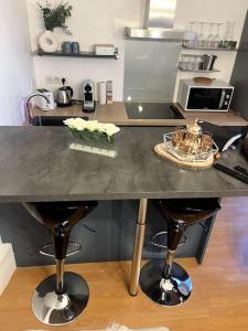 Appartements WonderSuite appartement - centre ville avec parking couvert -15mn de Paris et 10 mn de Stade de France, wifi, Netflix : photos des chambres