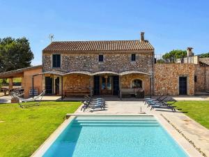 Finca in Manacor with Pool & Near Beaches