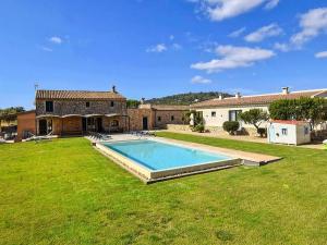 Finca in Manacor with Pool & Near Beaches