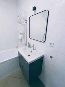 Relax Studio Centrum Lux Mattress-Bath-Netflix