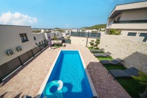 Exclusive New House w private pool