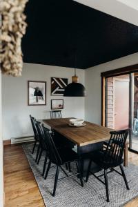 Prime Location | Luxurious condo | .4mi to Main St