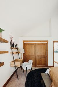 Prime Location | Luxurious condo | .4mi to Main St