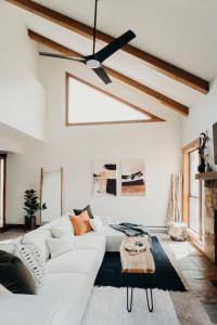 Prime Location | Luxurious condo | .4mi to Main St