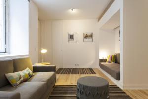 JOIVY Cosy 1-bed flat with workspace in Santa Catarina, moments from Luís de Camões Sq