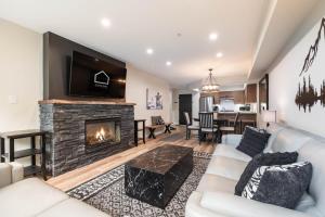 Powderhorn 205 by Outpost Whistler
