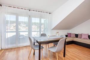 Apartments by the sea Tisno, Murter - 815