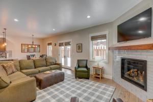 New - Blue Bear Lodge - Prime location - Air Conditioning - WiFi - Fireplace