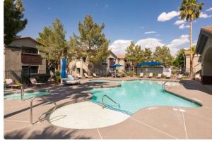 New! Stylish and peaceful Apt in Henderson