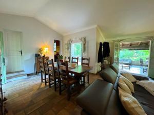 Villas Charmante Maison Provencale avec Piscine et Oliveraie a Trans-en-Provence - FR-1-728-11 : photos des chambres