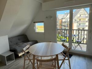 Appartement rénové 2 pièces, face mer, Cabourg - FR-1-487-369