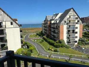 Appartement rénové 2 pièces, face mer, Cabourg - FR-1-487-369