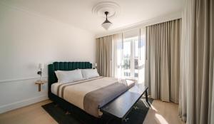 King Room with Balcony room in Longfellow Hotel