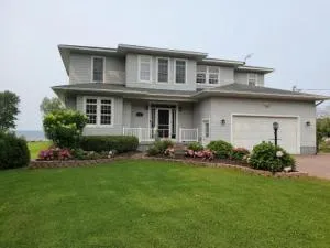 Waterfront Oneida Lake Lux House! - Bridgeport