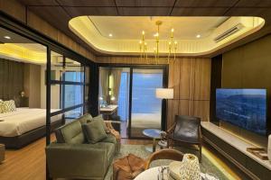Earthy Modern 2 Bedrooms Apt - 4-star hotels in Sleman