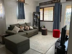 Charming Bungalow with Garden - Makindye