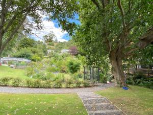 Superb studio retreat with Spa, Pool & BBQ access