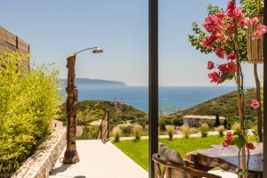 Hilaritas Suites Kefalonia, Luxury Villa-Style Suites with Private Pool & Stunning Sea Views