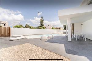 Leonidas Room pool and Jacuzzi