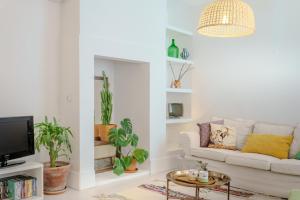 Sunny & Charming Oeiras Historical Center House