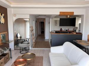 Cozy Flat with Seaview and Beach