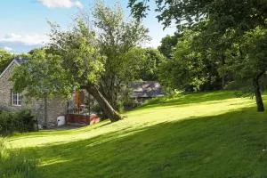 The Groom's Flat - Byton