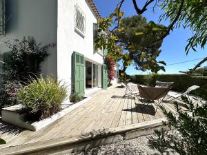 La Tancade, villa pour 8 personnes avec vue mer à 5 minutes de la plage de LAlmanarre à Hyères