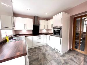 Enjoy A Spacious 3 Br Home - Hotel 3 stelle a Gateshead