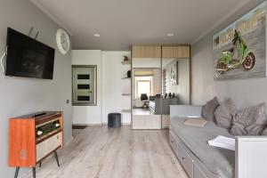 Quiet loft with FREE parking