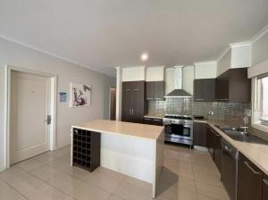 228G - Large Premium Rooms in Shared Space in Brunswick!