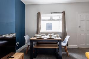 Enjoy 4 BR spacious home 7 mins from city