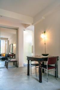 Dazzling Minimalist One Bedroom Apartment