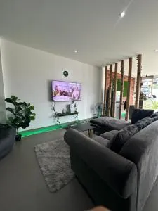 High life gaming hostel - Don Sak